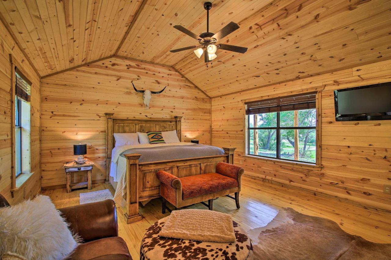 Rustic-Chic Country Cabin - 10 Mi To Main Street! フレデリックスバーグ エクステリア 写真