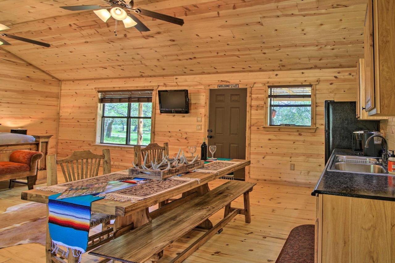 Rustic-Chic Country Cabin - 10 Mi To Main Street! フレデリックスバーグ エクステリア 写真