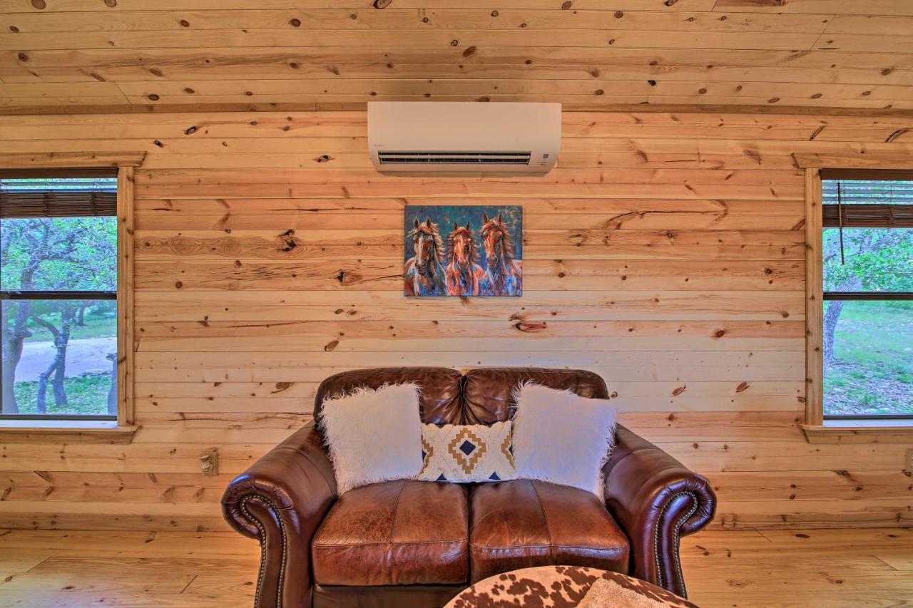 Rustic-Chic Country Cabin - 10 Mi To Main Street! フレデリックスバーグ エクステリア 写真