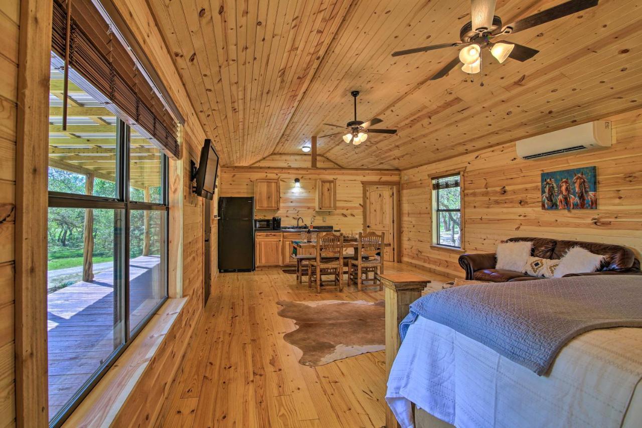 Rustic-Chic Country Cabin - 10 Mi To Main Street! フレデリックスバーグ エクステリア 写真