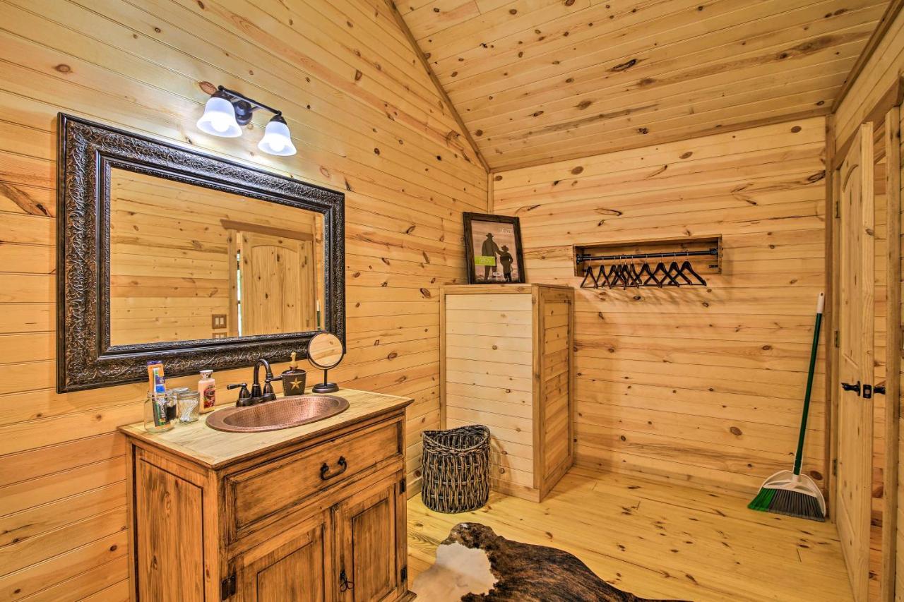 Rustic-Chic Country Cabin - 10 Mi To Main Street! フレデリックスバーグ エクステリア 写真