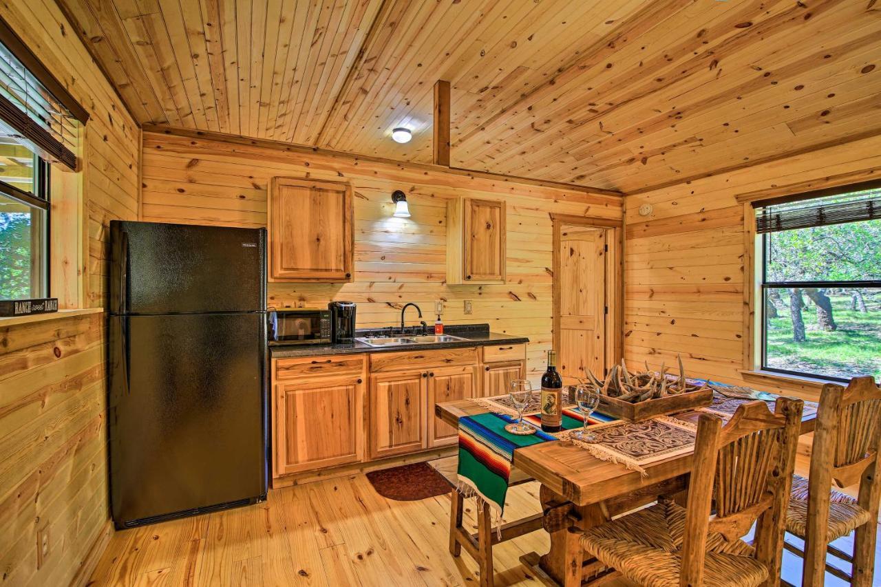 Rustic-Chic Country Cabin - 10 Mi To Main Street! フレデリックスバーグ エクステリア 写真