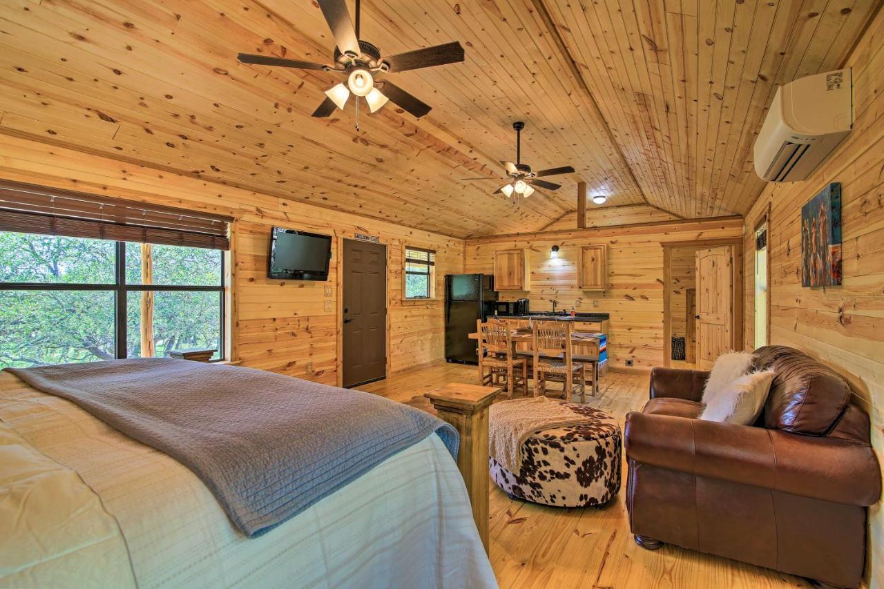 Rustic-Chic Country Cabin - 10 Mi To Main Street! フレデリックスバーグ エクステリア 写真