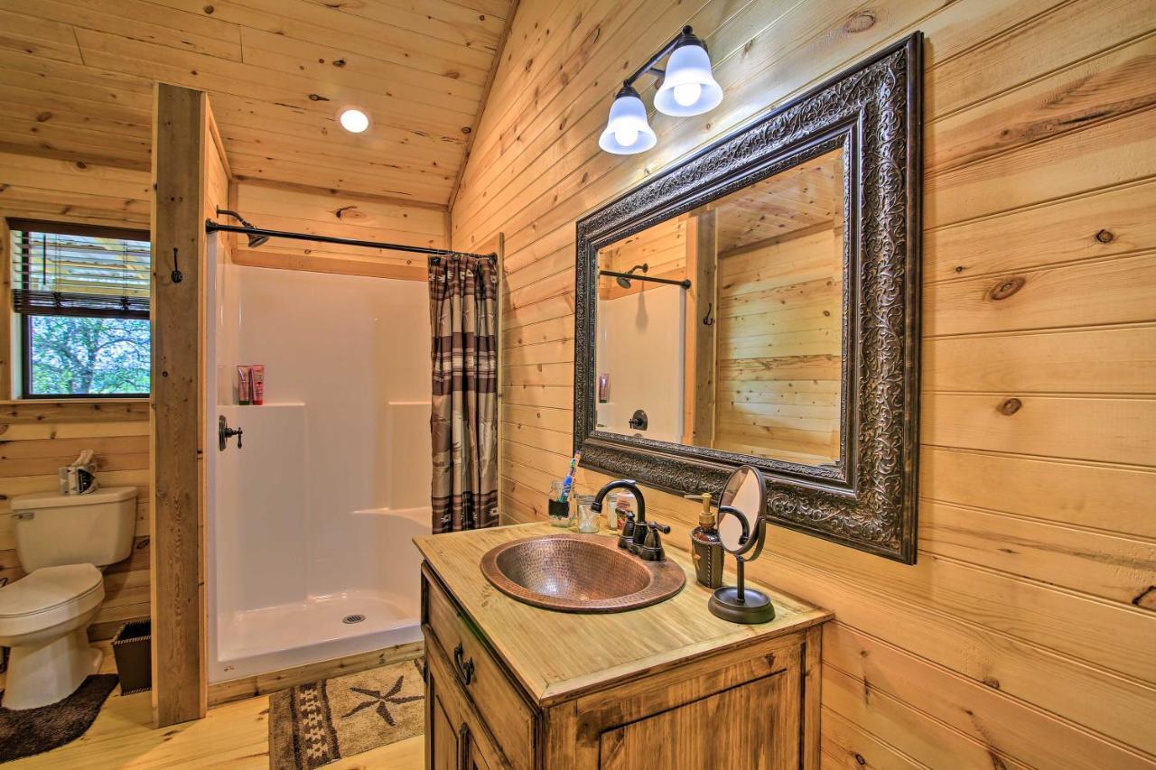 Rustic-Chic Country Cabin - 10 Mi To Main Street! フレデリックスバーグ エクステリア 写真