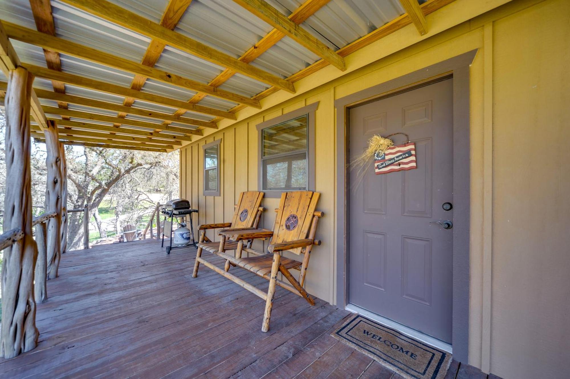 Rustic-Chic Country Cabin - 10 Mi To Main Street! フレデリックスバーグ エクステリア 写真