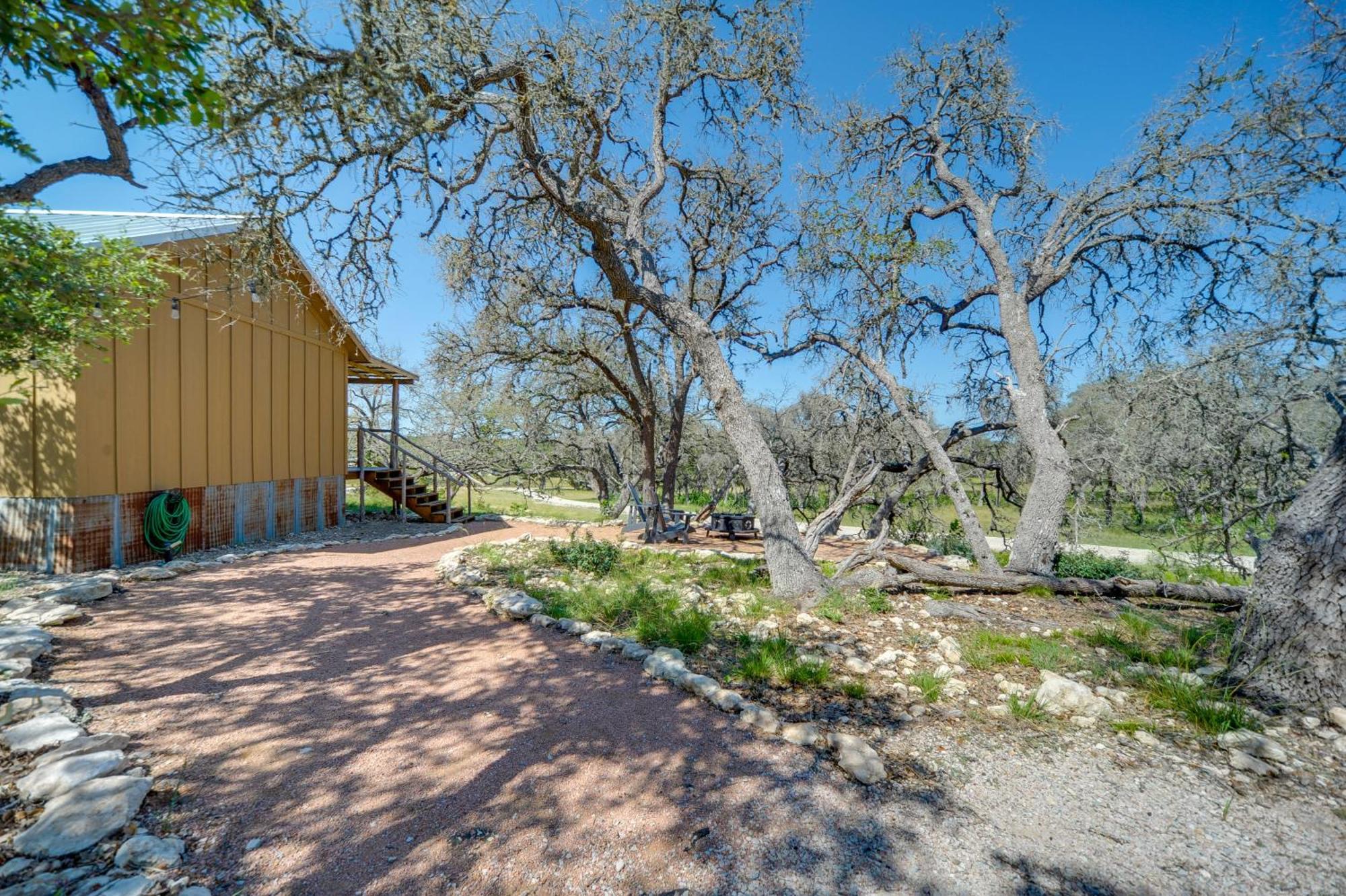 Rustic-Chic Country Cabin - 10 Mi To Main Street! フレデリックスバーグ エクステリア 写真