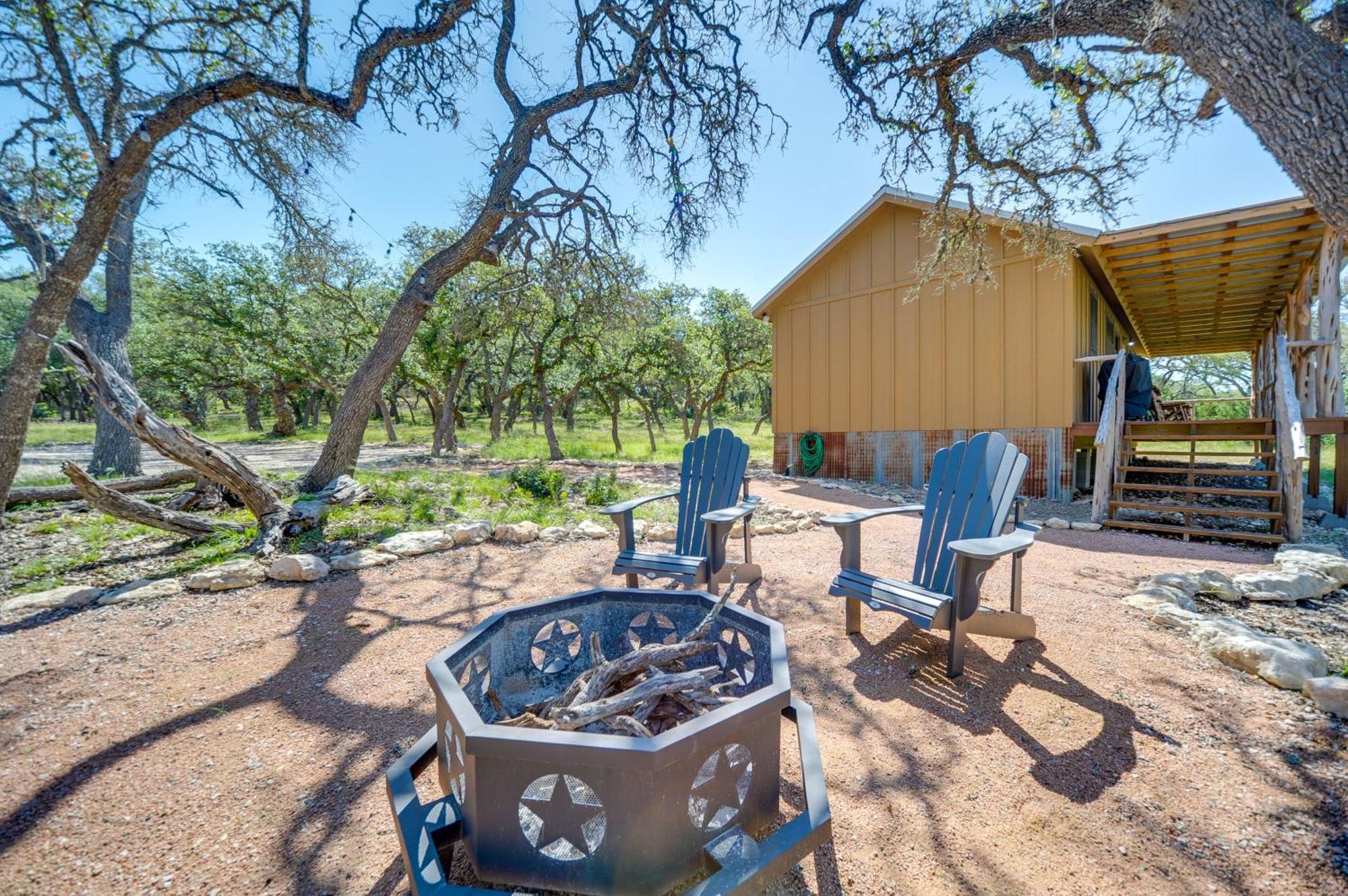 Rustic-Chic Country Cabin - 10 Mi To Main Street! フレデリックスバーグ エクステリア 写真